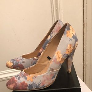 Dusty Blue Floral Heel